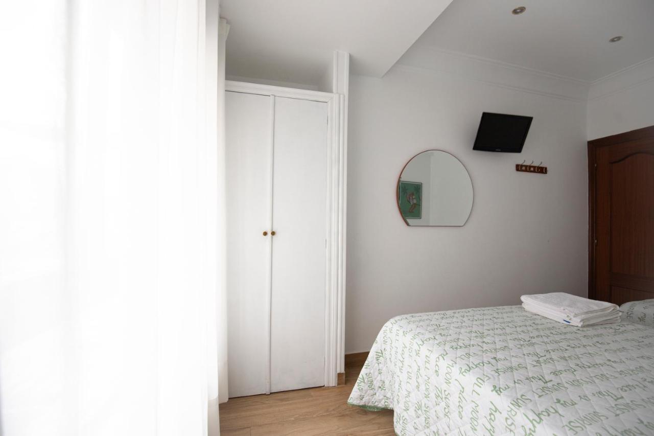 Pension Angelines, Sneuu Hostel Santander Exterior photo